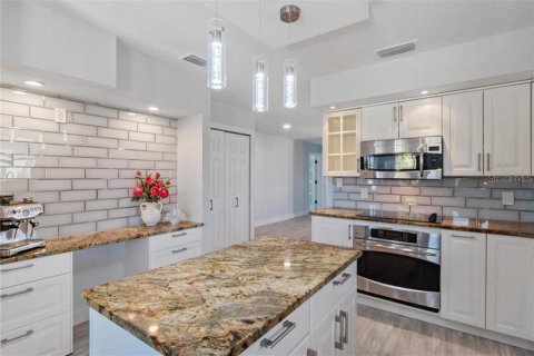 House in Redington Beach, Florida 4 bedrooms, 214.6 sq.m. № 1899120 - photo 20