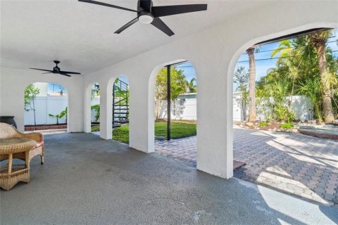 House in Redington Beach, Florida 4 bedrooms, 214.6 sq.m. № 1899120 - photo 29