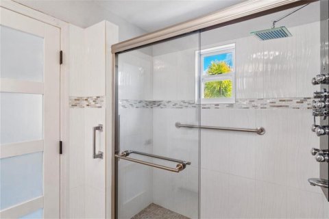 House in Redington Beach, Florida 4 bedrooms, 214.6 sq.m. № 1899120 - photo 11