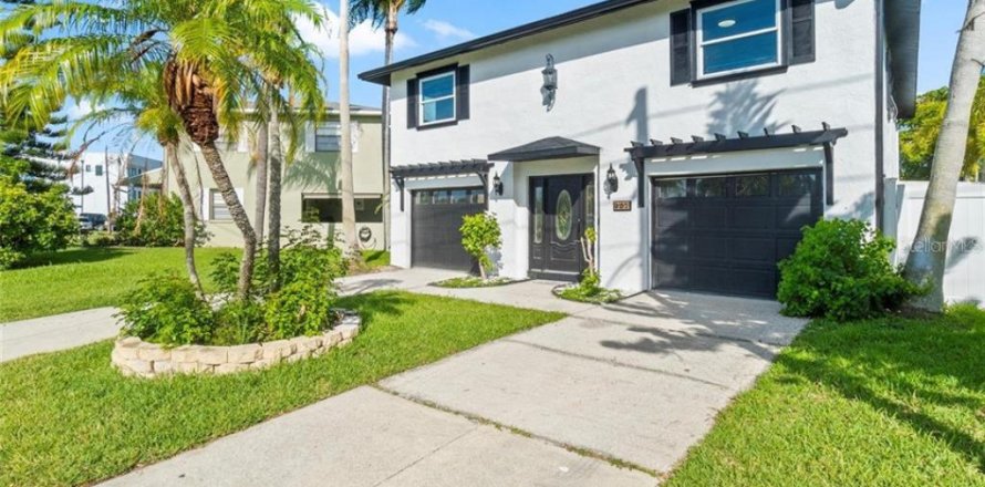 Villa ou maison à Redington Beach, Floride 4 chambres, 214.6 m2 № 1899120