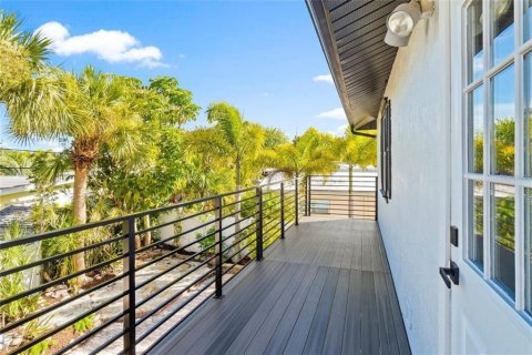 House in Redington Beach, Florida 4 bedrooms, 214.6 sq.m. № 1899120 - photo 27