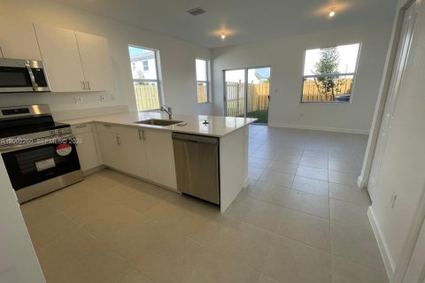 Townhouse in Homestead, Florida 3 bedrooms, 143.53 sq.m. № 2067709 - photo 2