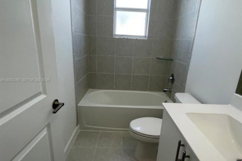 Townhouse in Homestead, Florida 3 bedrooms, 143.53 sq.m. № 2067709 - photo 11