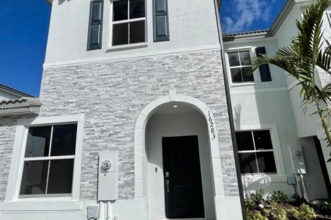 Townhouse in Homestead, Florida 3 bedrooms, 143.53 sq.m. № 2067709