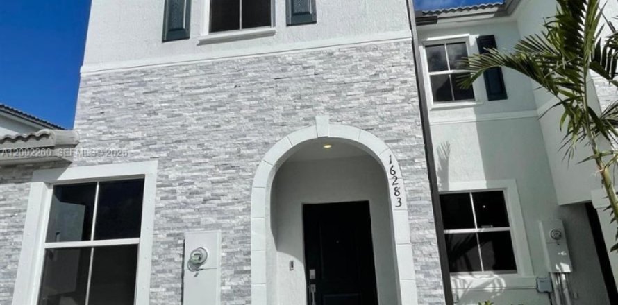 Townhouse in Homestead, Florida 3 bedrooms, 143.53 sq.m. № 2067709