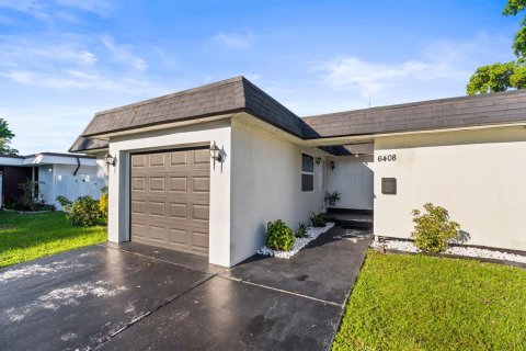 House in Tamarac, Florida 3 bedrooms, 116.22 sq.m. № 2397274 - photo 16