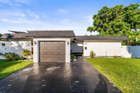 House in Tamarac, Florida 3 bedrooms, 116.22 sq.m. № 2397274 - photo 15