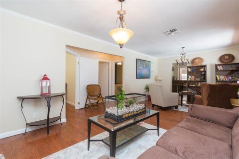 House in Tampa, Florida 3 bedrooms, 132.11 sq.m. № 2204357 - photo 12
