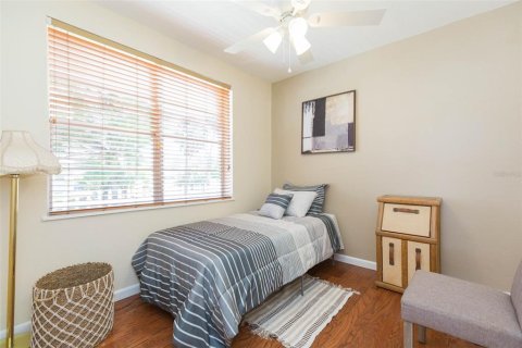 House in Tampa, Florida 3 bedrooms, 132.11 sq.m. № 2204357 - photo 4