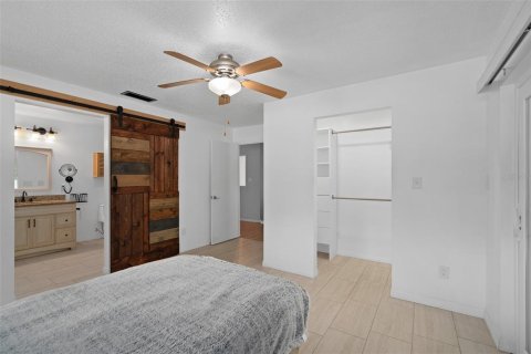 House in Orlando, Florida 4 bedrooms, 175.49 sq.m. № 1760462 - photo 21