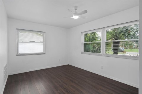 House in Orlando, Florida 4 bedrooms, 175.49 sq.m. № 1760462 - photo 6