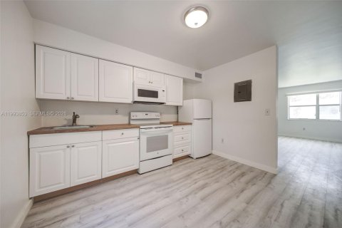 Apartment in Miami, Florida 2 bedrooms, 69.68 sq.m. № 2055636 - photo 1