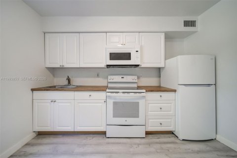 Apartment in Miami, Florida 2 bedrooms, 69.68 sq.m. № 2055636 - photo 10