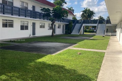 Apartment in Miami, Florida 2 bedrooms, 69.68 sq.m. № 2055636