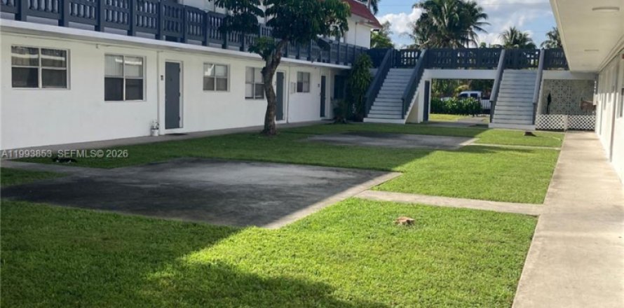 Apartment in Miami, Florida 2 bedrooms, 69.68 sq.m. № 2055636