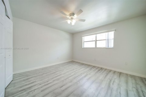 Apartment in Miami, Florida 2 bedrooms, 69.68 sq.m. № 2055636 - photo 2