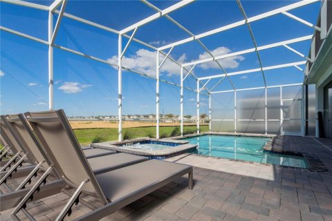 House in Davenport, Florida 8 bedrooms, 373.28 sq.m. № 1649396 - photo 27