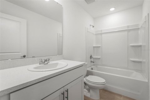 Townhouse in Sarasota, Florida 3 bedrooms, 127.55 sq.m. № 1802955 - photo 8