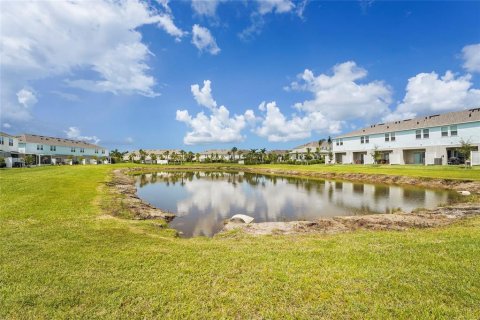 Townhouse in Sarasota, Florida 3 bedrooms, 127.55 sq.m. № 1802955 - photo 10