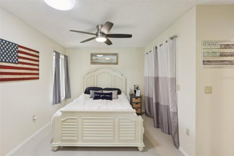 House in Tarpon Springs, Florida 2 bedrooms, 120.68 sq.m. № 1910671 - photo 7