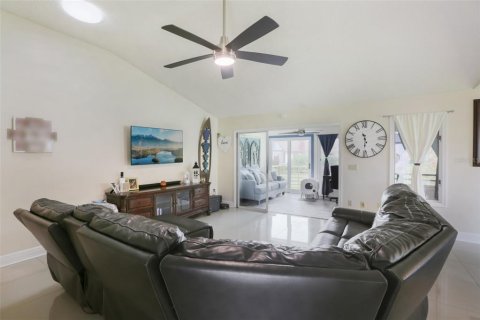 House in Tarpon Springs, Florida 2 bedrooms, 120.68 sq.m. № 1910671 - photo 19