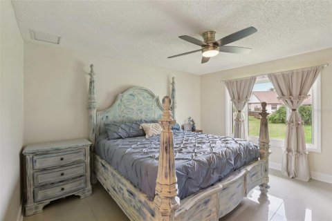 House in Tarpon Springs, Florida 2 bedrooms, 120.68 sq.m. № 1910671 - photo 8