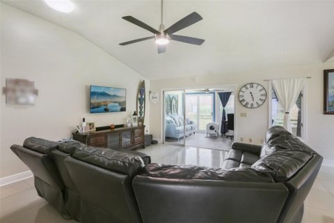 House in Tarpon Springs, Florida 2 bedrooms, 120.68 sq.m. № 1910671 - photo 18