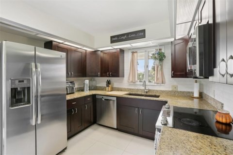 House in Tarpon Springs, Florida 2 bedrooms, 120.68 sq.m. № 1910671 - photo 26