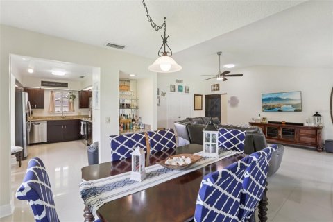 House in Tarpon Springs, Florida 2 bedrooms, 120.68 sq.m. № 1910671 - photo 23