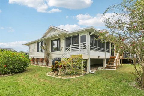 House in Tarpon Springs, Florida 2 bedrooms, 120.68 sq.m. № 1910671 - photo 11