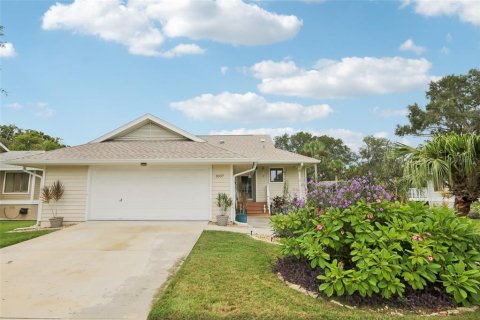 House in Tarpon Springs, Florida 2 bedrooms, 120.68 sq.m. № 1910671 - photo 1