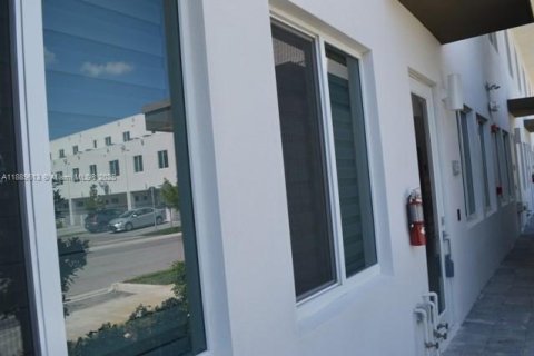 Condo in Doral, Florida, 3 bedrooms  № 1953666 - photo 22