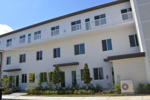 Condo in Doral, Florida, 3 bedrooms  № 1953666 - photo 23