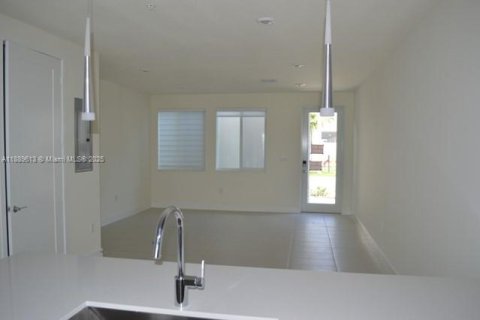 Condo in Doral, Florida, 3 bedrooms  № 1953666 - photo 3