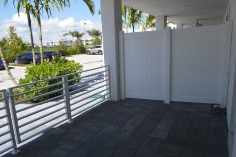 Condo in Doral, Florida, 3 bedrooms  № 1953666 - photo 15