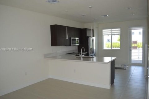 Condo in Doral, Florida, 3 bedrooms  № 1953666 - photo 6