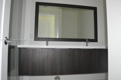 Condo in Doral, Florida, 3 bedrooms  № 1953666 - photo 10