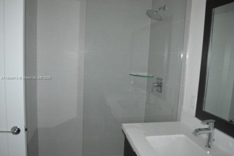 Condo in Doral, Florida, 3 bedrooms  № 1953666 - photo 11