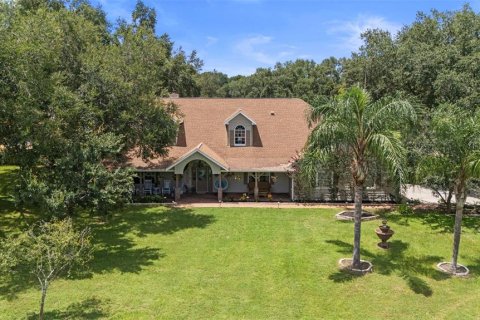 House in Sorrento, Florida 4 bedrooms, 402.08 sq.m. № 1841609 - photo 3