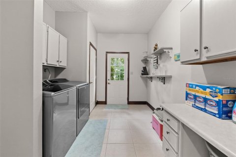House in Sorrento, Florida 4 bedrooms, 402.08 sq.m. № 1841609 - photo 30