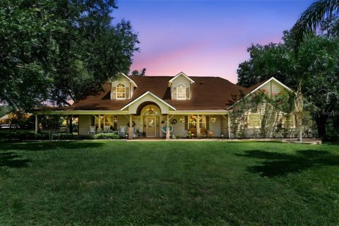 House in Sorrento, Florida 4 bedrooms, 402.08 sq.m. № 1841609 - photo 8