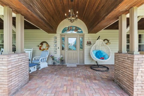 House in Sorrento, Florida 4 bedrooms, 402.08 sq.m. № 1841609 - photo 14