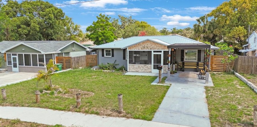 House in Tampa, Florida 3 bedrooms, 108.6 sq.m. № 1783188