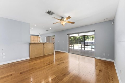 Villa ou maison à vendre à Tampa, Floride: 4 chambres, 199.37 m2 № 2355166 - photo 15