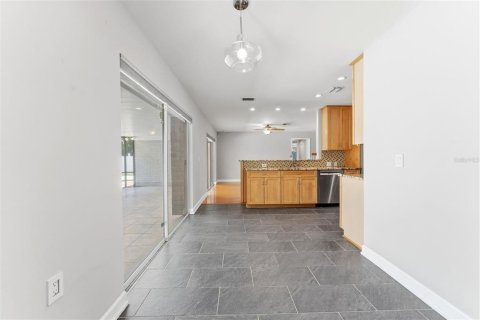 Villa ou maison à vendre à Tampa, Floride: 4 chambres, 199.37 m2 № 2355166 - photo 24