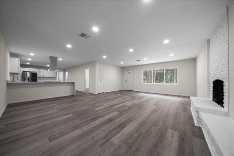 House in Lake Panasoffkee, Florida 3 bedrooms, 189.71 sq.m. № 1904673 - photo 10