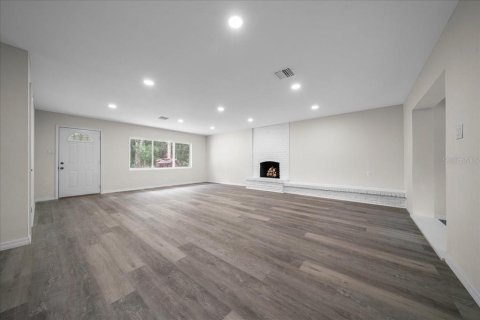 House in Lake Panasoffkee, Florida 3 bedrooms, 189.71 sq.m. № 1904673 - photo 6