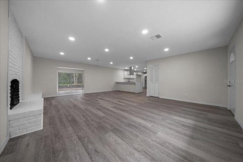 House in Lake Panasoffkee, Florida 3 bedrooms, 189.71 sq.m. № 1904673 - photo 5