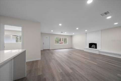 House in Lake Panasoffkee, Florida 3 bedrooms, 189.71 sq.m. № 1904673 - photo 7