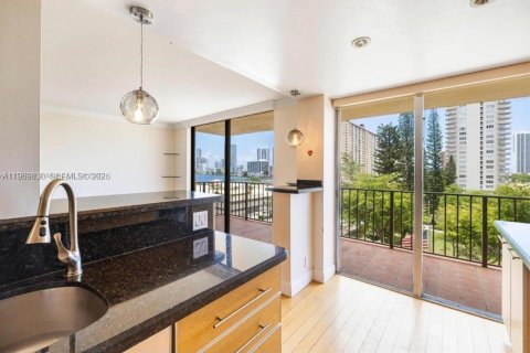 Снять в аренду кондоминиум в Санни-Айлс-Бич, Флорида 2 спальни, 115.2м2, № 2030674 - фото 11